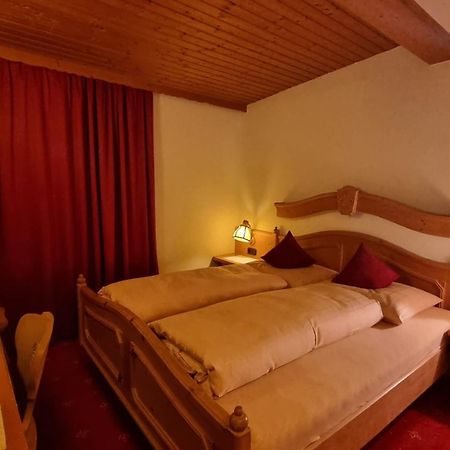 Hotel Garni Friedheim 장크트안톤암아를베르크 객실 사진