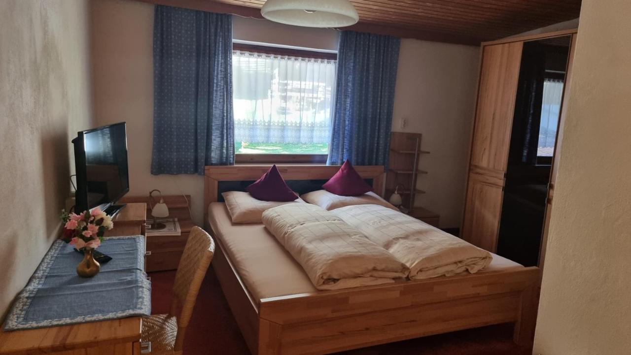 Hotel Garni Friedheim 장크트안톤암아를베르크 객실 사진