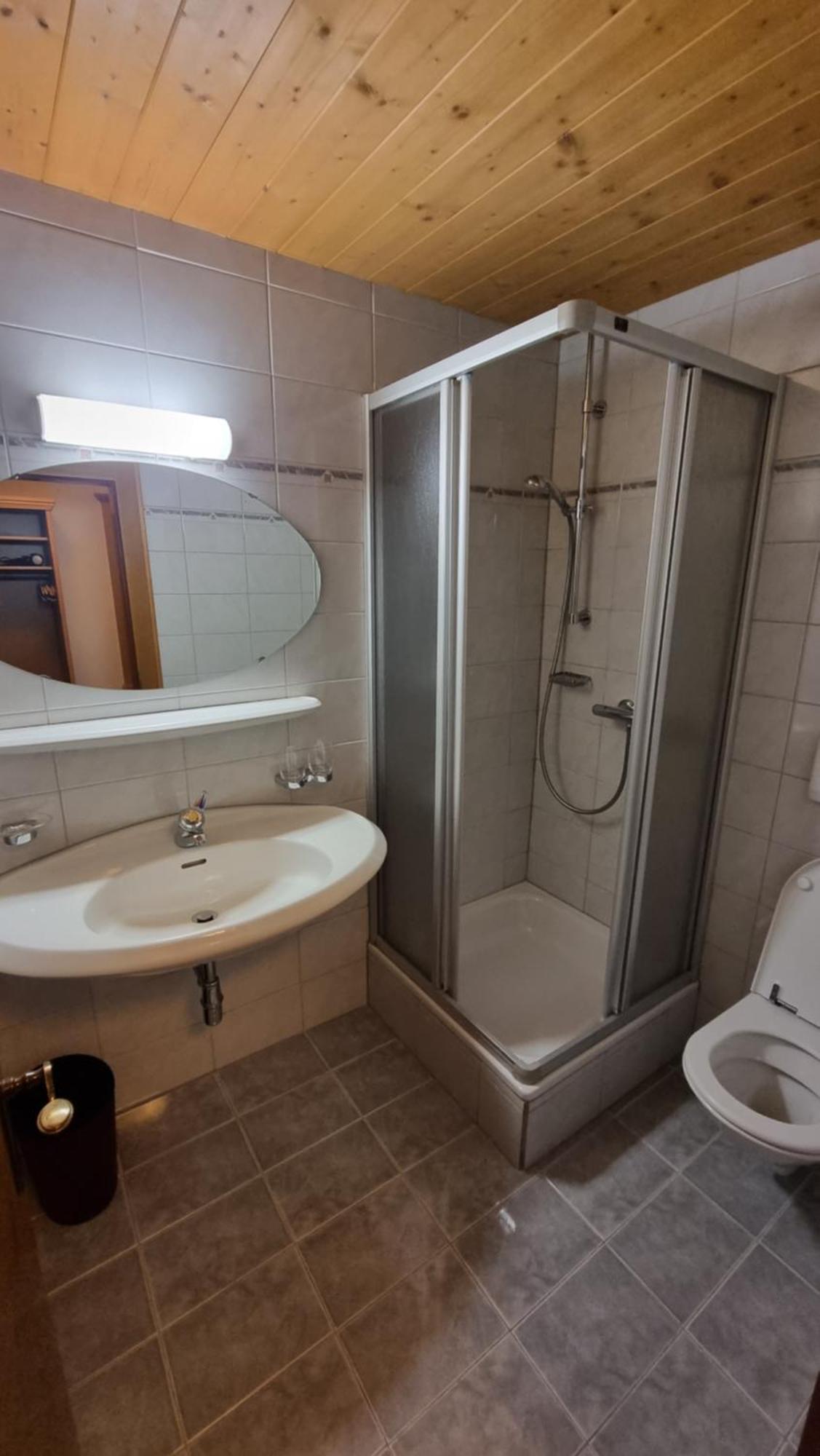 Hotel Garni Friedheim 장크트안톤암아를베르크 객실 사진