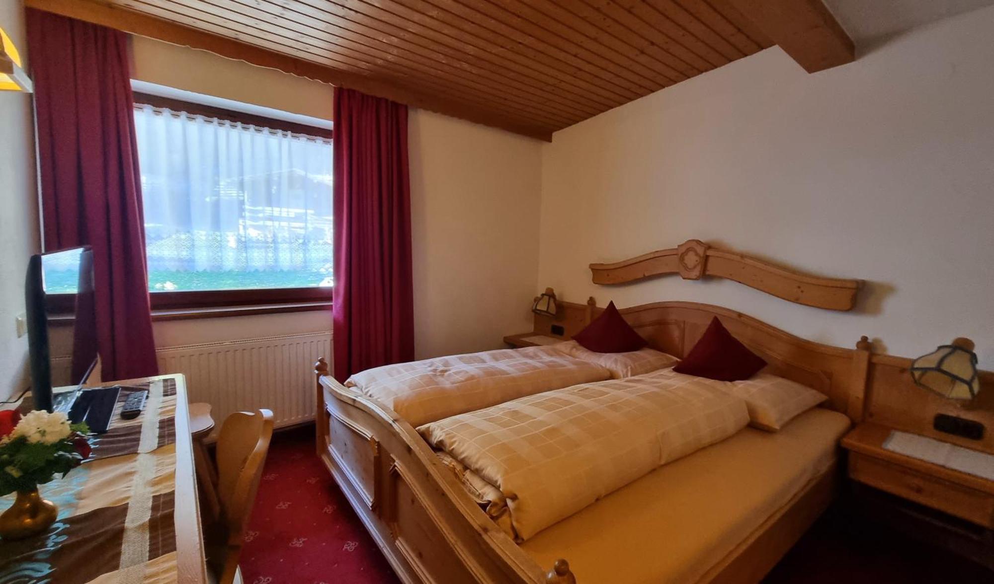 Hotel Garni Friedheim 장크트안톤암아를베르크 객실 사진
