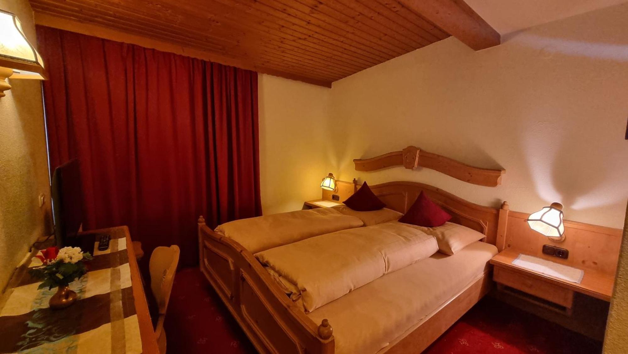 Hotel Garni Friedheim 장크트안톤암아를베르크 객실 사진