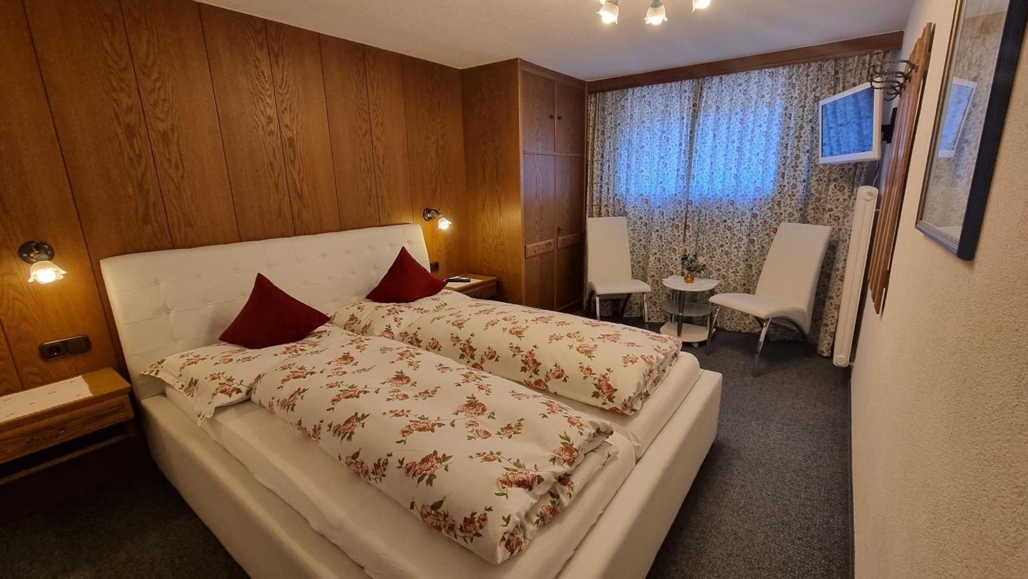 Hotel Garni Friedheim 장크트안톤암아를베르크 객실 사진